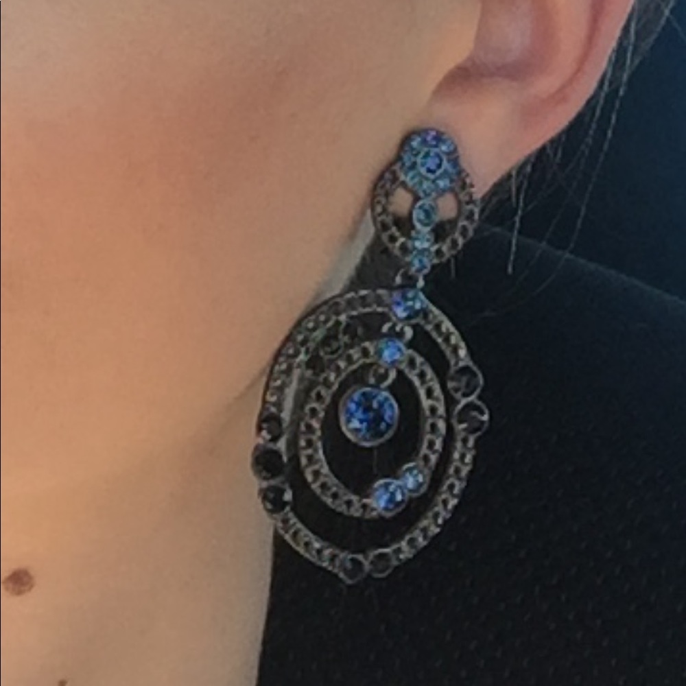 Oscar de la Renta crystal clip ons - Picture 2 of 8
